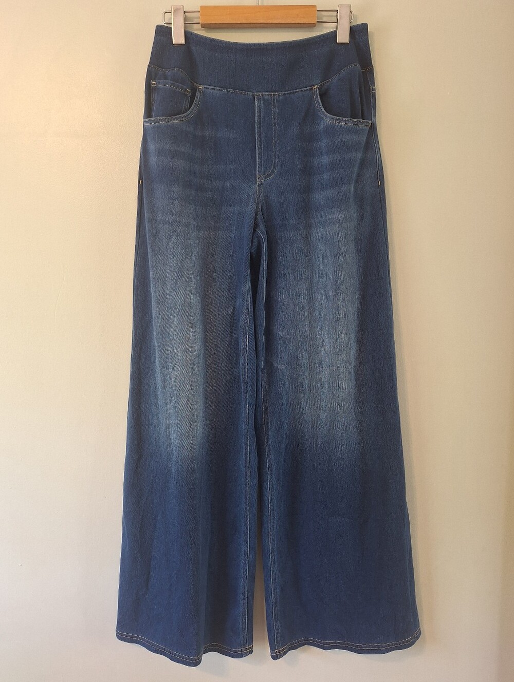 Halara Wide Leg Pull-On Jeans in Faded Blue - M